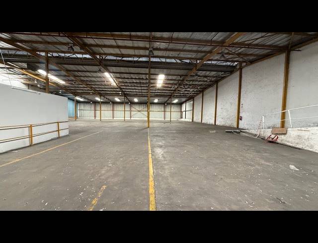 1,943M² WAREHOUSE TO LET IN SPRINGFIELD PARK